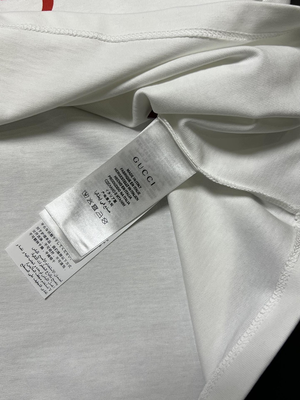 ブランドTシャツ着用イメージ